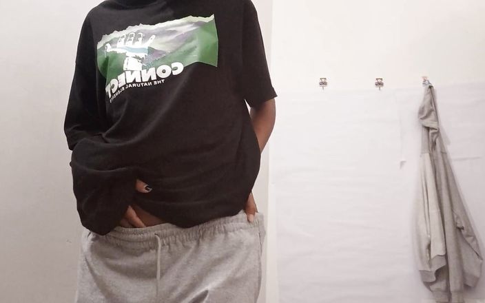 19 Year Old Teen Queen Gets Naked for You 1