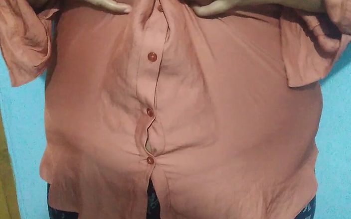 A 19-year-old Girl Has Sex Alone in a Room When She Is Sexually Aroused