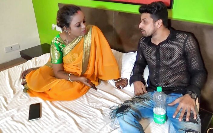 A Desi Bhabi and His Ex Boyfriend Went in a Hotel Room and Fucked.