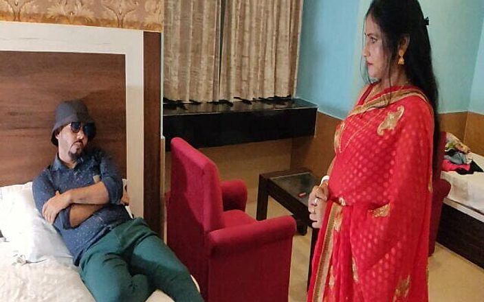 A Desi Wife Working in a Hotel Submitted to a Thirky Man