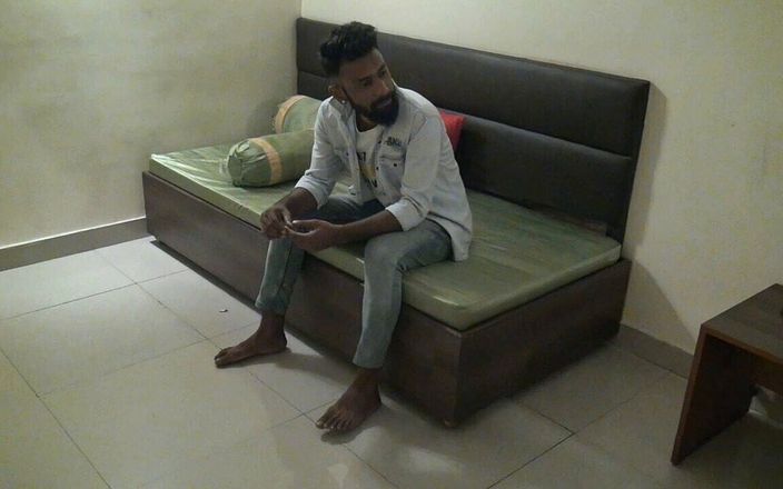 A Housewife Cheated Delivery Boy and Made a Superb Fucking Session in Her Own Lonely House