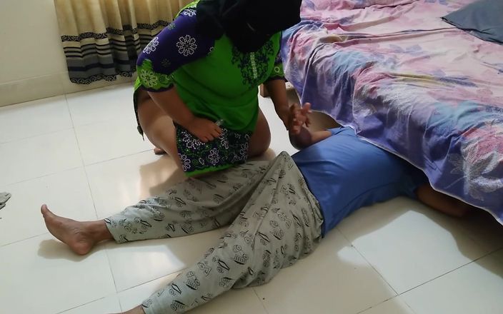 A Stranger Gets Stuck Under the Bed by Accident Then Neighbor Aunty Comes & Fucks Him - BBW Cumshot