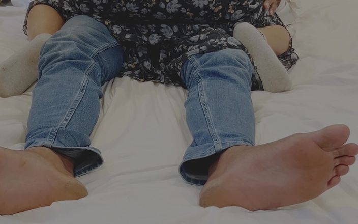 A Traveler Stays in the Hotel and to Make His Night Hot and Sexy