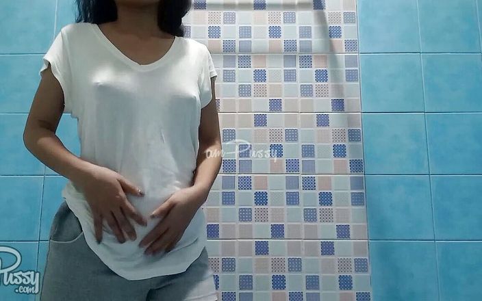 Adorable teen Filipina takes shower