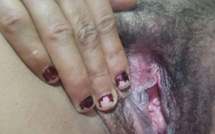 Akeli Indian Housewife
