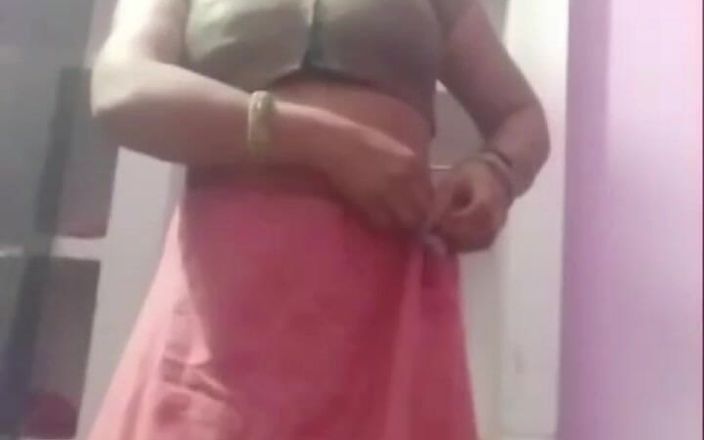 Alone Indian Village Aunty Showing Her Sexy Ass and Boobs Beautiful Body to His Old Boyfriend