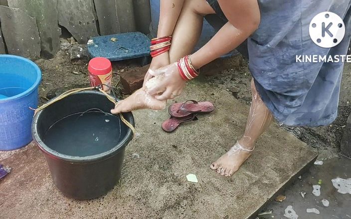 Anita Yadav hot and sexy figures beautiful boobs