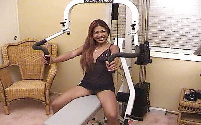 Asian Layla Lei Gives Great Blowjob