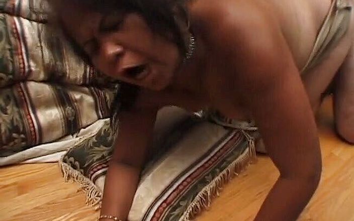 Asian mature is getting screwed and jizzed