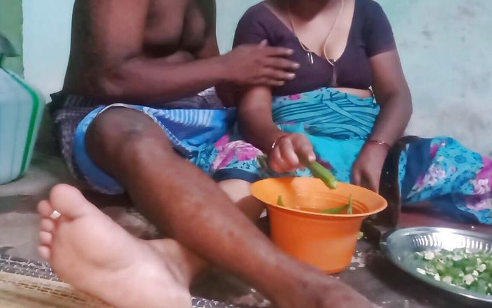 Aunty Boobs Show Vegitable Cutting Handjob Hasband