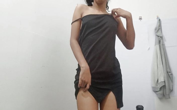 Beautiful Indian Girl Show Her Pussy and Big Ass Close to Camera