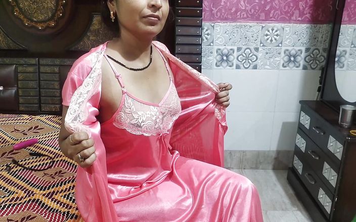 Beautiful Piraya Bhabhi Left Alone at Home Watching Reels
