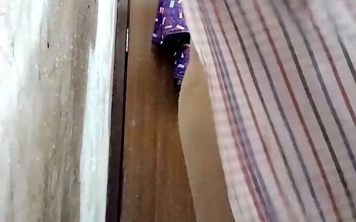 Bhabhi Desi Bathing When Her Husband Go to Office