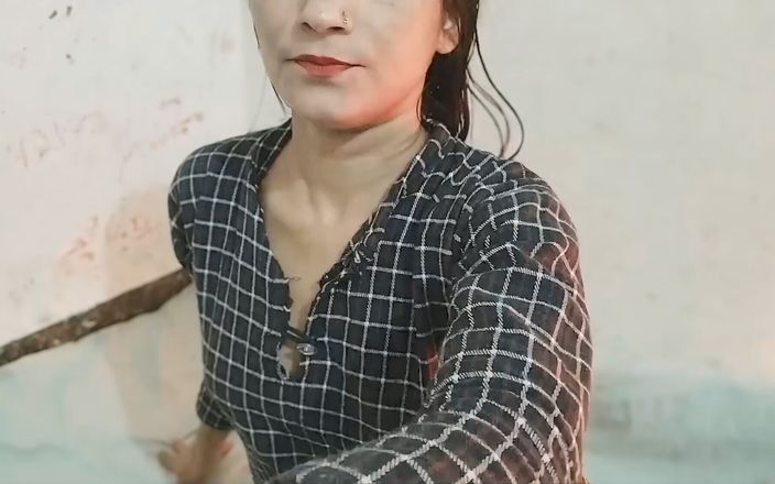 Bhabhi Showed Her Pussy to the Tailor