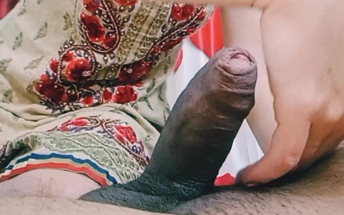 Big Ass Stepmom Agrees to Share Bed with Stepsons Friend