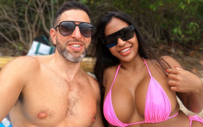 Big Tits Thai Bombshell Gets Beach Picked up