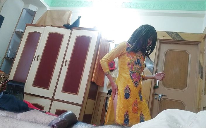 Bolly Karma 061: Flash Ass, Move Sexy