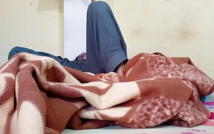 Brother-in-law Soothed Sister-in-law's Pussy by Watching Her Put Cucumber in It.