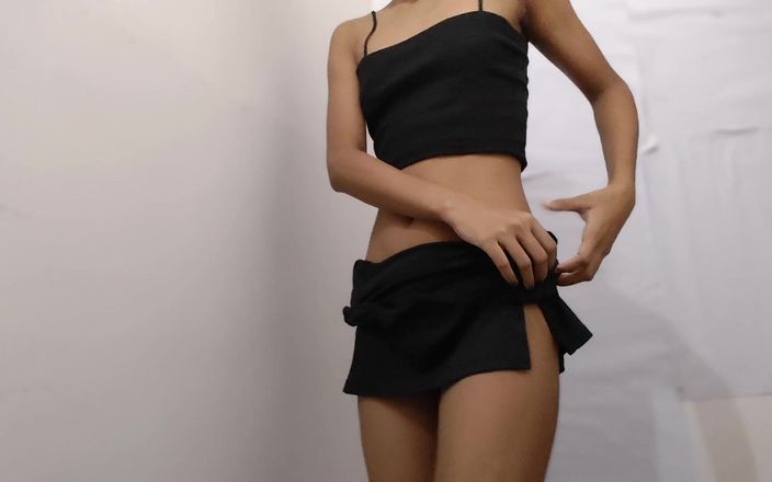 College Girl Fingering in Bathroom!