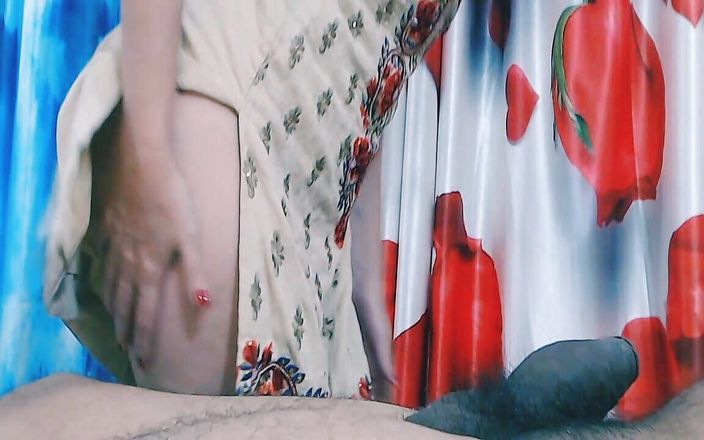 Curvaceous MILF Treats Ass