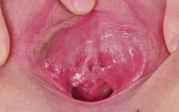 Cute Asian teen satisfy her pussy with hitachi