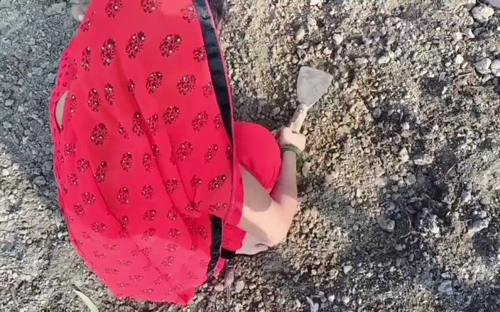 Cute Bhabhi Pissing Outdoor