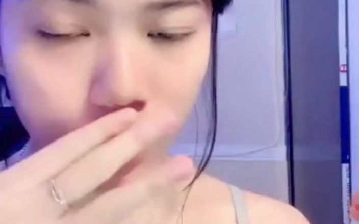 Cute Girl Act Like a Slut, Rubbing Pussy Till Cum