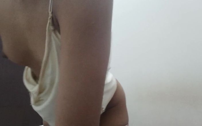 Cute Girl Hot Watery Video Who Wants to Fuck Her???