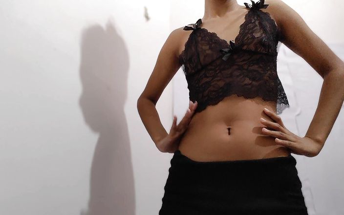 Cute Girl Masturbates in the Bathroom