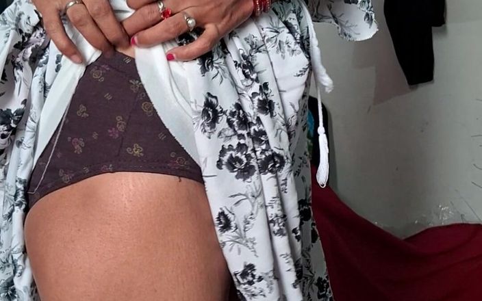 Desi Beautiful Girl Showing Her Nude Body