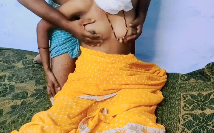 Desi Bhabhi in Yellow Colour Saree Fuking