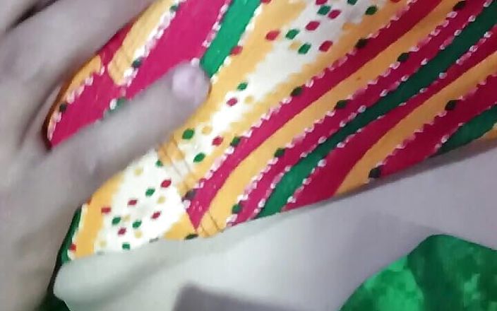 Desi Bhabhi Jungle Me Jackie Phone Pe Boyfriend Say Fingering Sex Pani Nikal Dungi.
