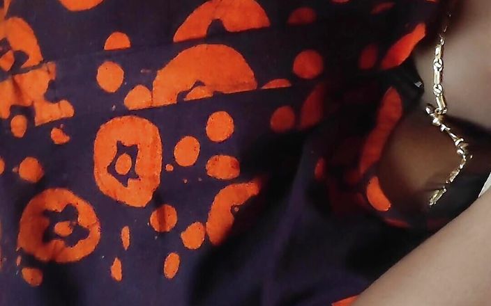 Desi Bhabi Showing to Neighbour