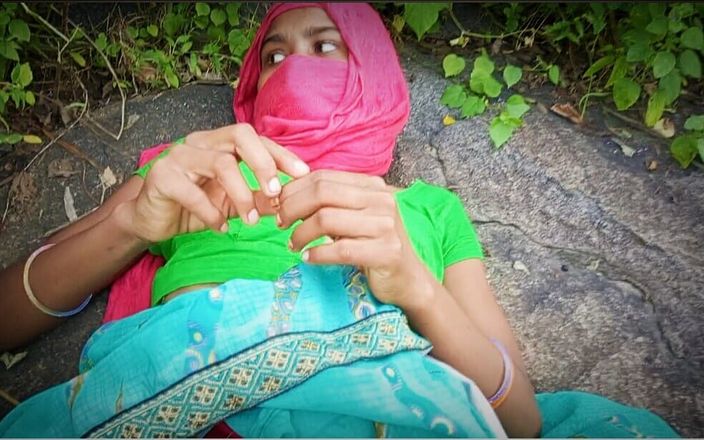 Desi Girl Coming Forest Village Area Sex - Desi Bhabhi in Forest Fucking Hot Look - Outdoor Jangle Sex in Hindi