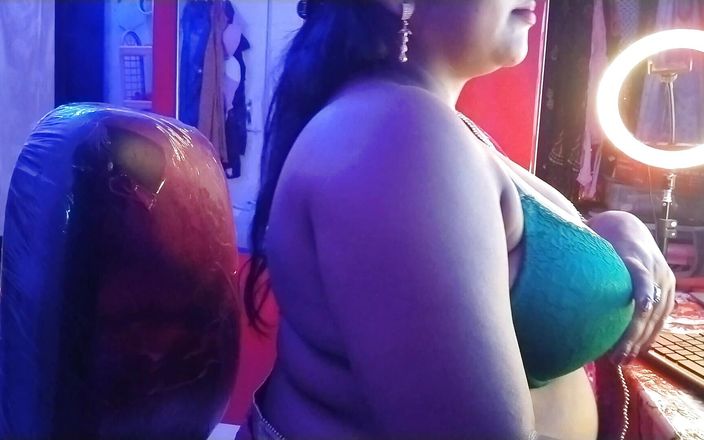 Desi Girl Opens Her Green Bra and Grabs Boyfriend's Cock