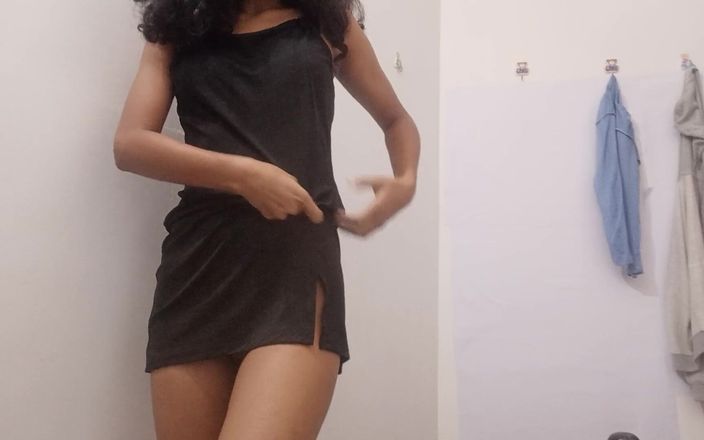 Desi Girl Showing Boobs and Fingering