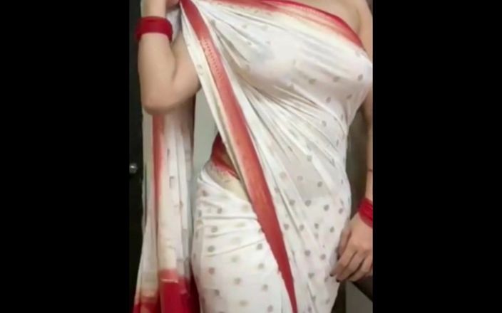 Desi Horny Bhabhi Nude Back Dancing