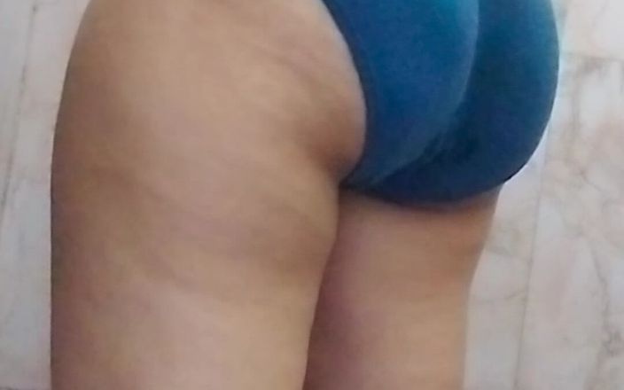 Desi hot babe preparing herself to go to hotel room and fuck hard