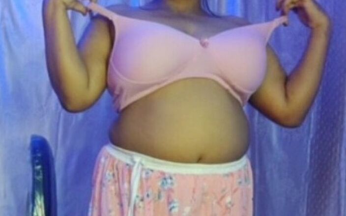 Desi hot girl open hot boobs and press boobs and pussy nude.