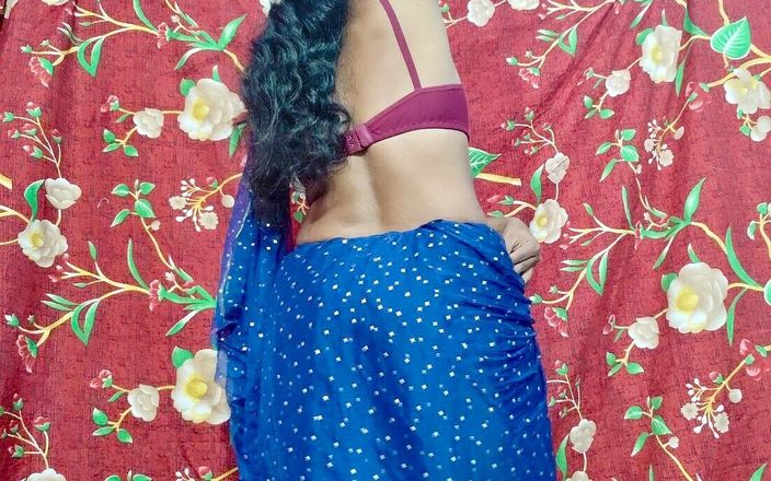 Desi Hot Indian Bhabhi Ji in Blue Saree Showing Her Boobs and Thighs