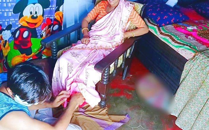 Desi Housewife Seduce and Hardcre Fuck with Her Servent During Massage Servent Take Advantage