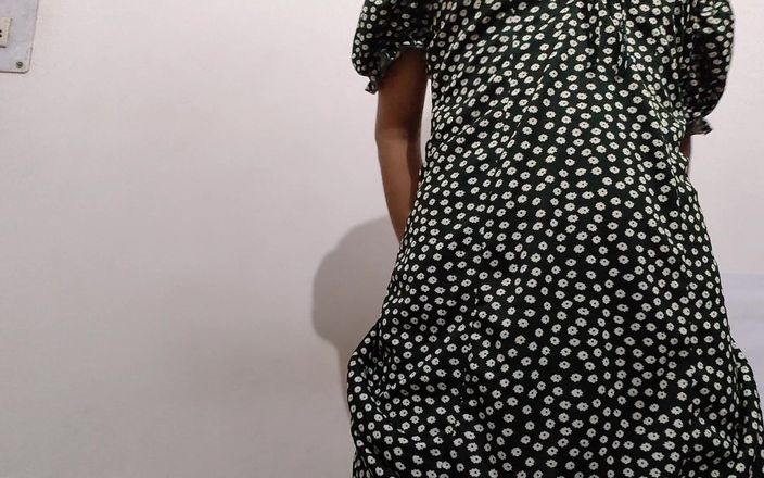 Desi Indian Beautiful Collage Girl Pussy Showing. Hot horny girl