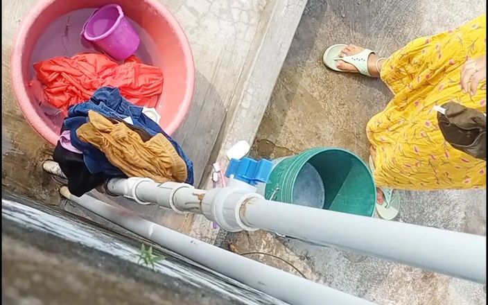 Desi Indian Bhabhi Bath Video