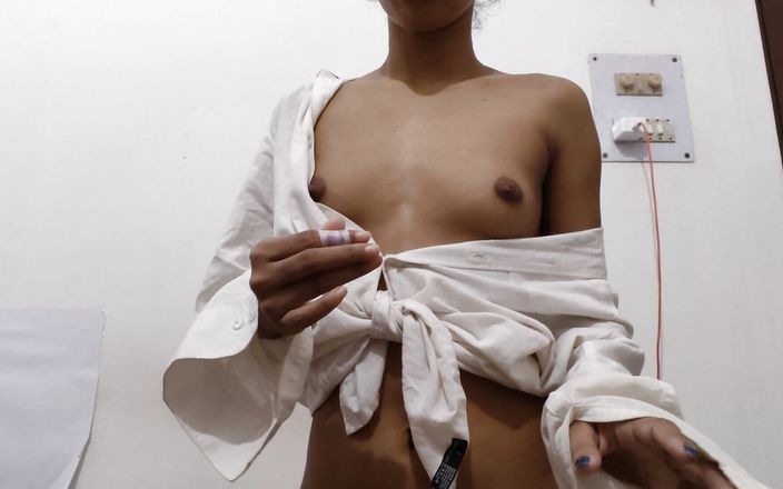 Desi Indian Girl Shows Body and Her Fresh Virgine Pussy