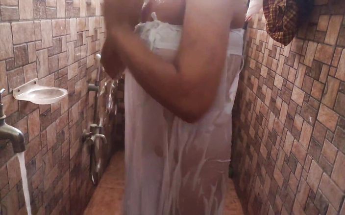 Desi Indian Sexy Bhabhi Bathing, I Have Recorded Bhabis Bathing in the Bathroom, Indian Bhabhi Self Nude Viral Video
