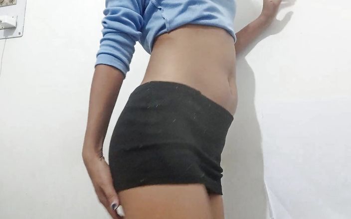 Desi MILF Showing Pussy Hole