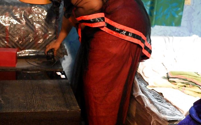 Exposing Hot Boobs and Navel Show