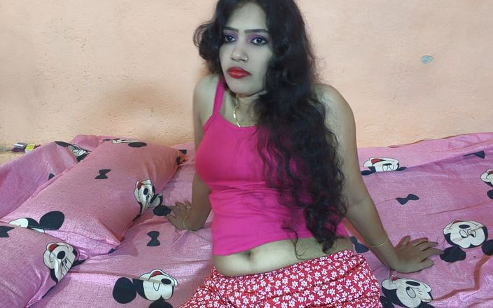 First Time Sexy Sona Bhabhi Fingered Her Pussy and Water Came Out