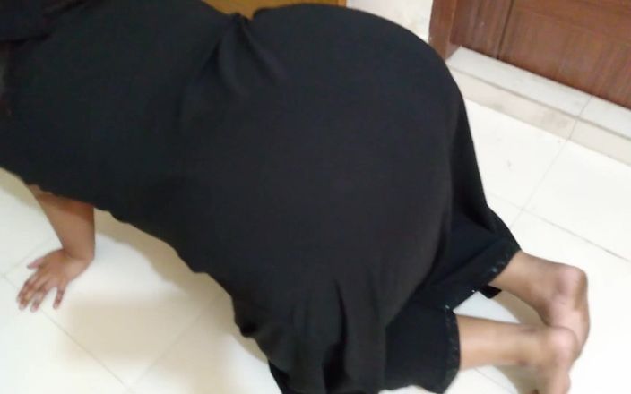 Fuck Indian Maid on Bed While Cleaning Owner's House