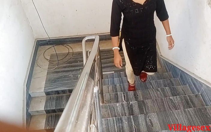 Girlfriend Fucked by Pressing Her in the Bathroom